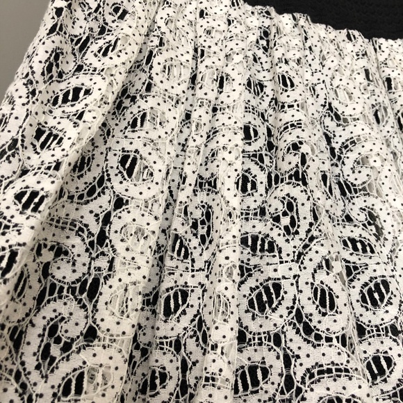 Lace Anthropologie Skirt / Size Small - Picture 2 of 4
